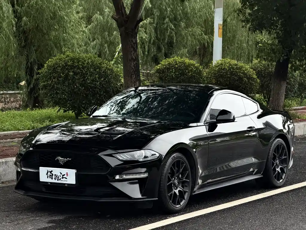 Ford Mustang 2018 — фото 1