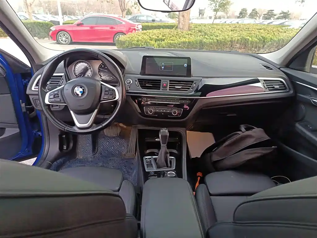 BMW 1 Series 2018 — фото 10