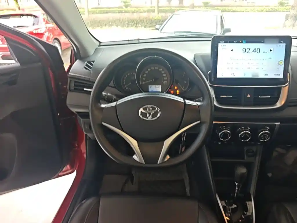 Toyota Yaris L 2020 — фото 11