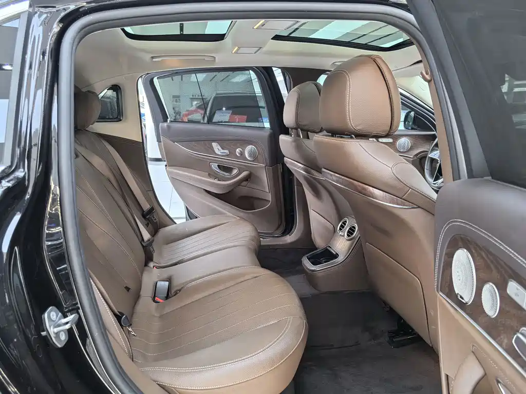 Mercedes-Benz E-Class 2023 — фото 14
