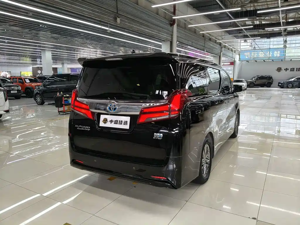 Toyota Alphard 2022 — фото 12