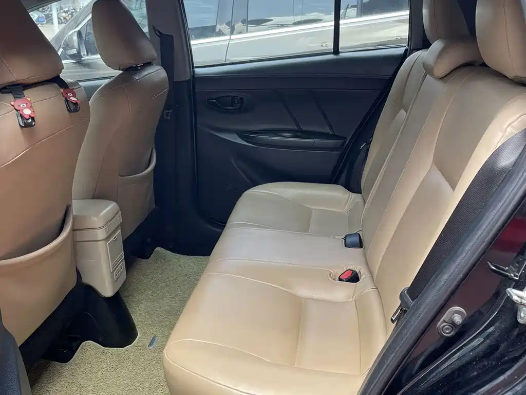 Toyota Yaris L 2014