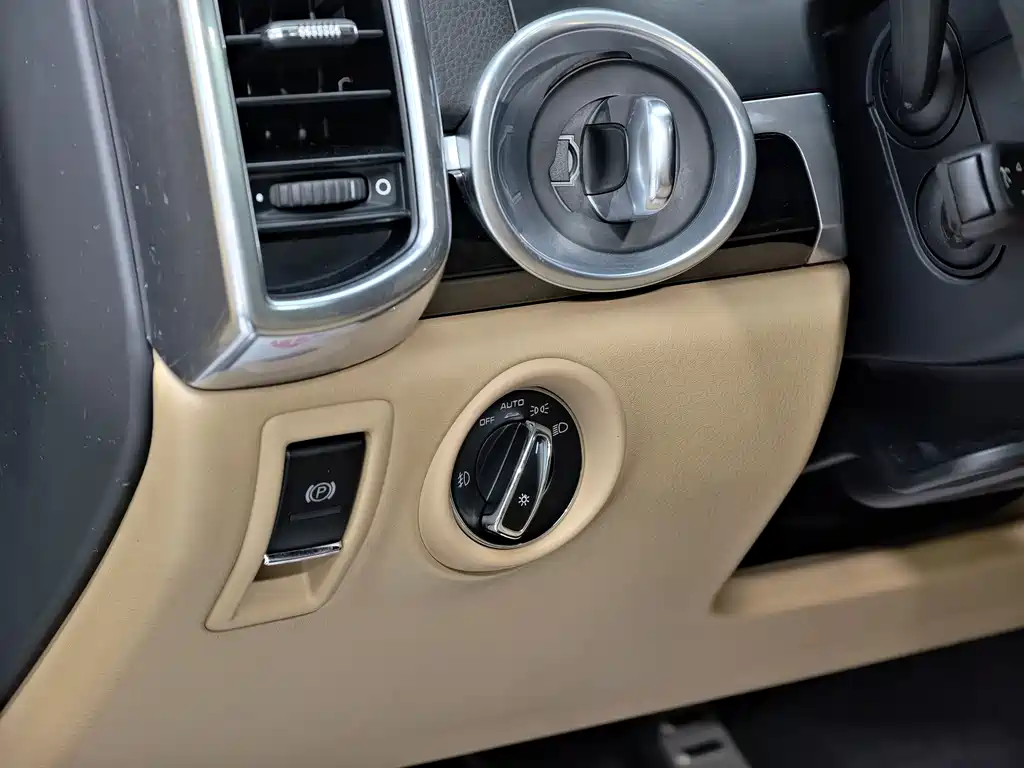 Porsche Cayenne 2015 — фото 27