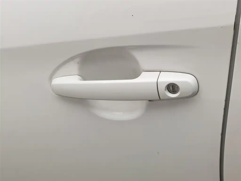 Toyota Yaris L 2020 — фото 18
