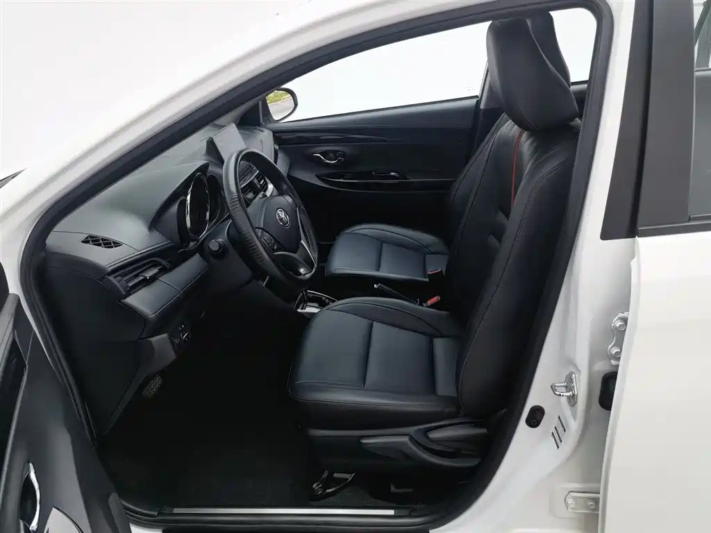 Toyota Yaris L 2021 — фото 10