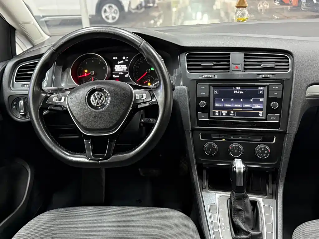 Volkswagen Golf 2018 — фото 11