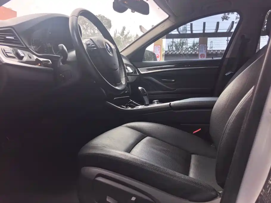 BMW 5 Series 2015 — фото 9