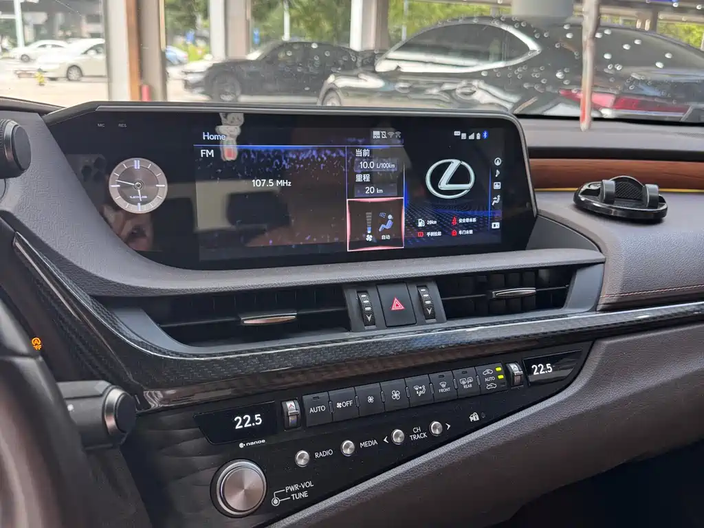 Lexus ES 2021 — фото 11
