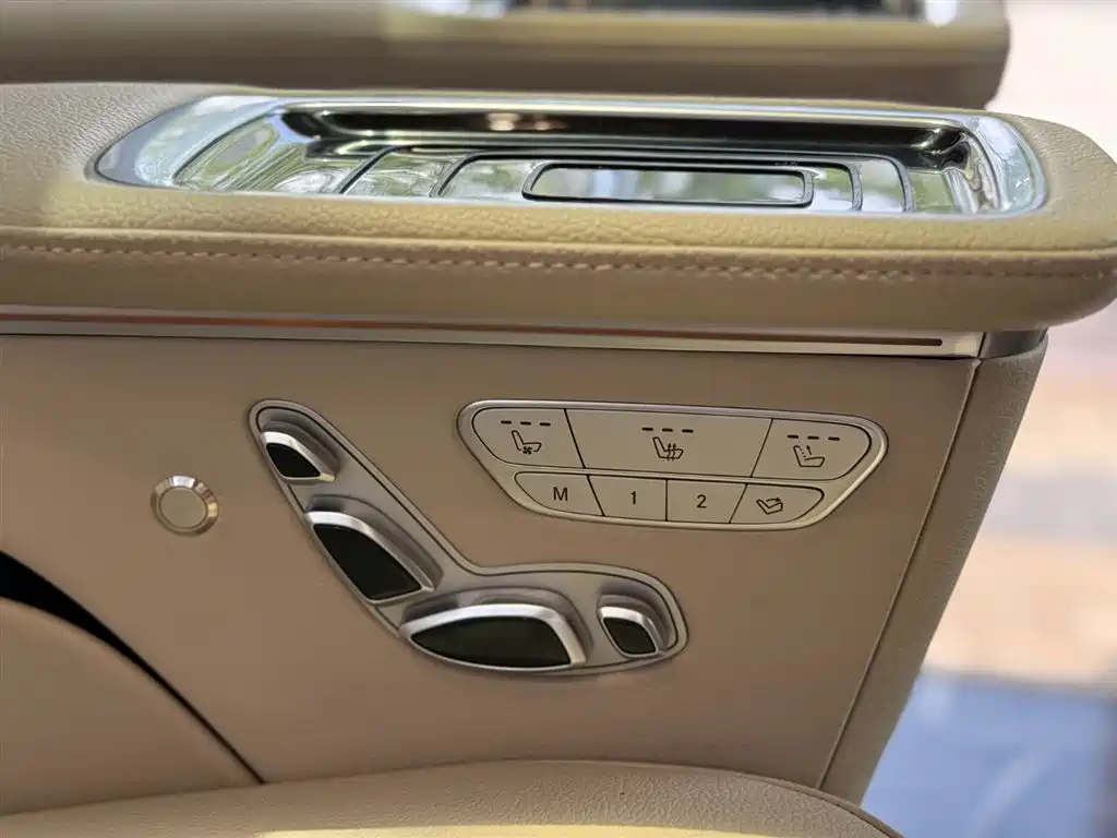Mercedes-Benz V-Class 2023 — фото 27