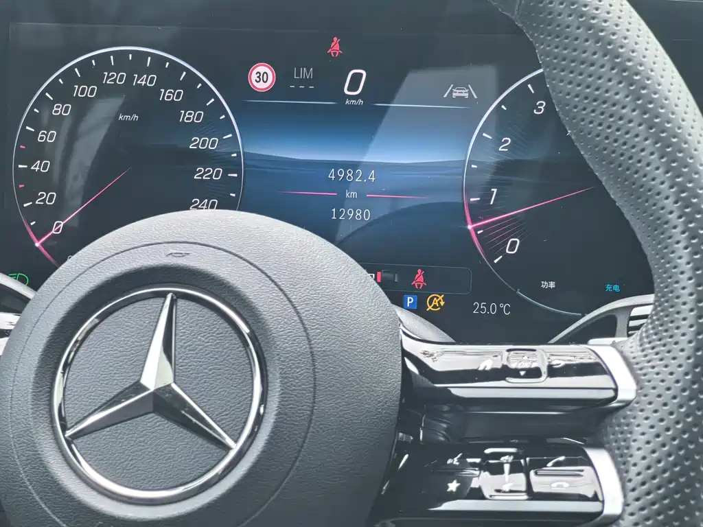 Mercedes-Benz C-Class 2024 — фото 19