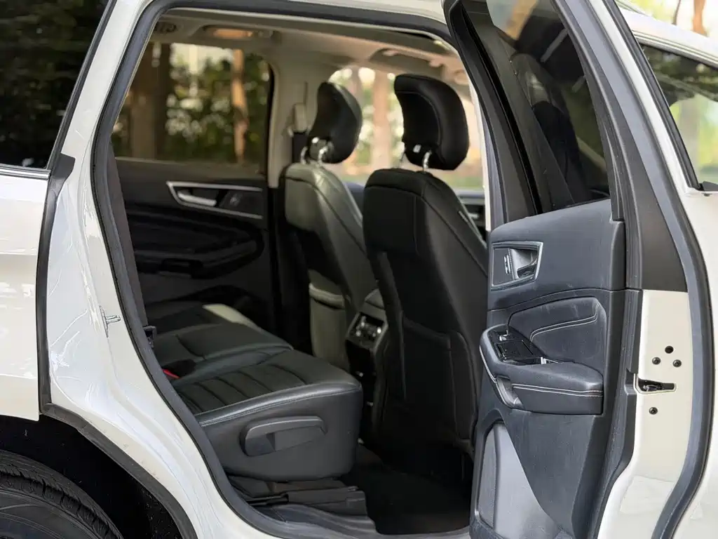 Ford Edge 2017 — фото 11
