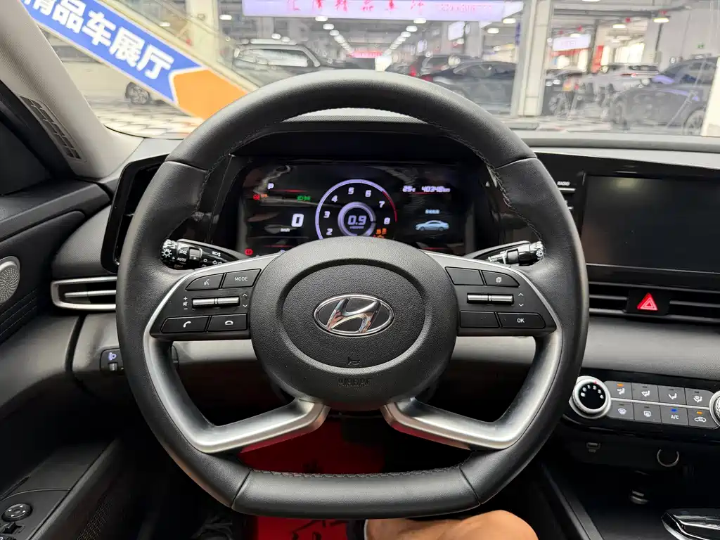 Hyundai Elantra 2023 — фото 13