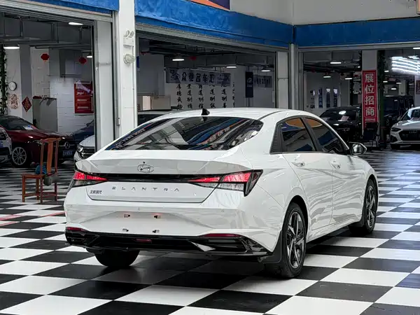 Hyundai Elantra 2023