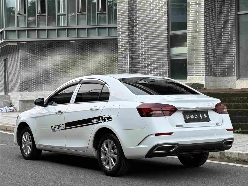 Geely Emgrand 2022
