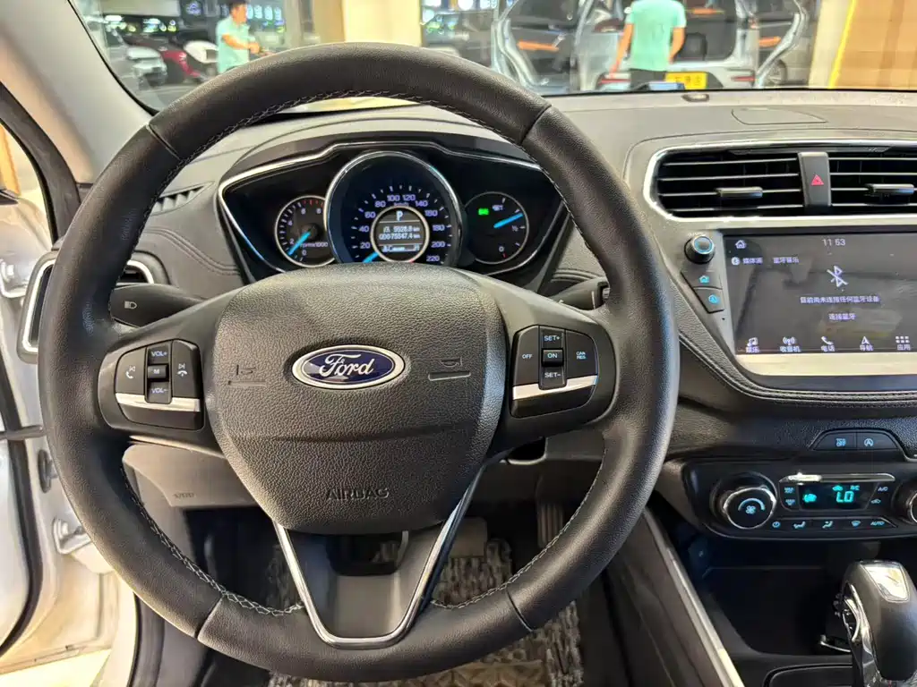 Ford Escort 2020 — фото 11