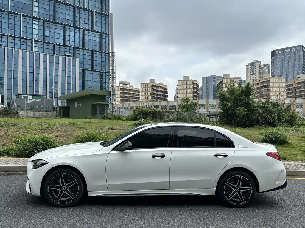 Mercedes-Benz C-Class 2025 — фото 17