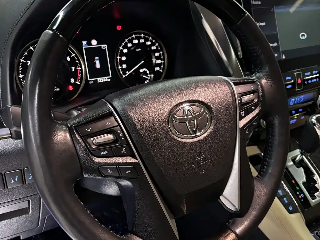 Toyota Alphard 2022 — фото 10