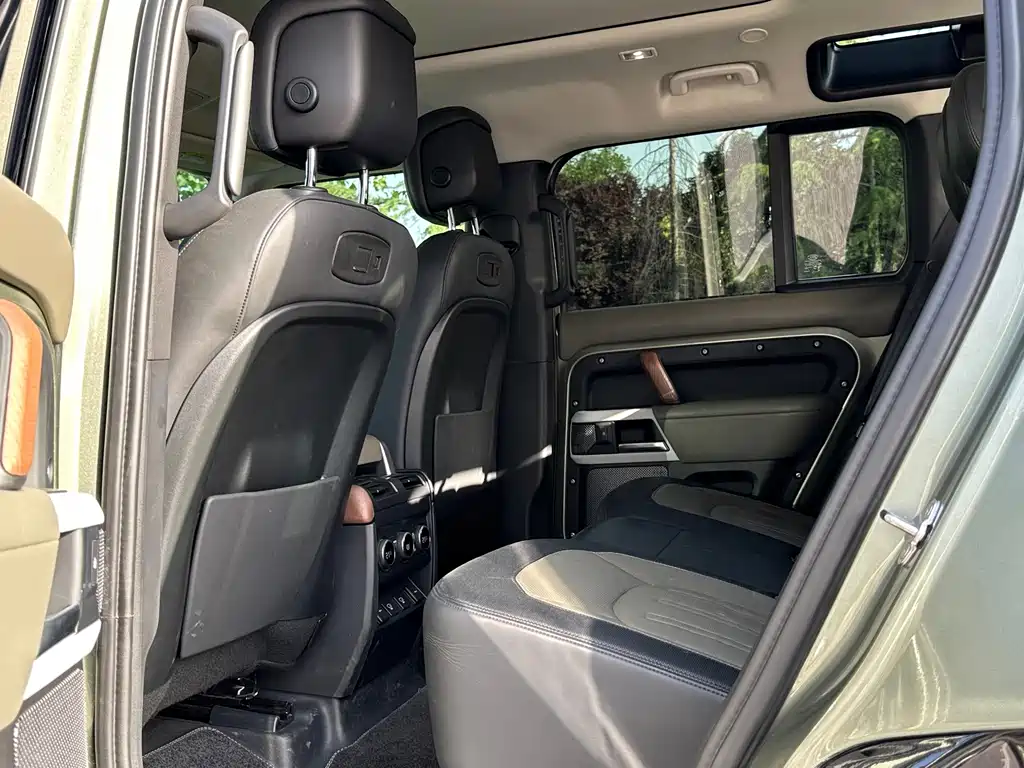 Land Rover Defender 2021 — фото 12