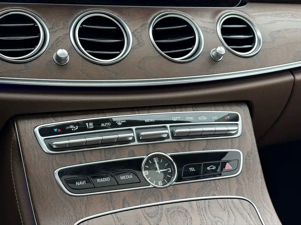 Mercedes-Benz E-Class 2018 — фото 17