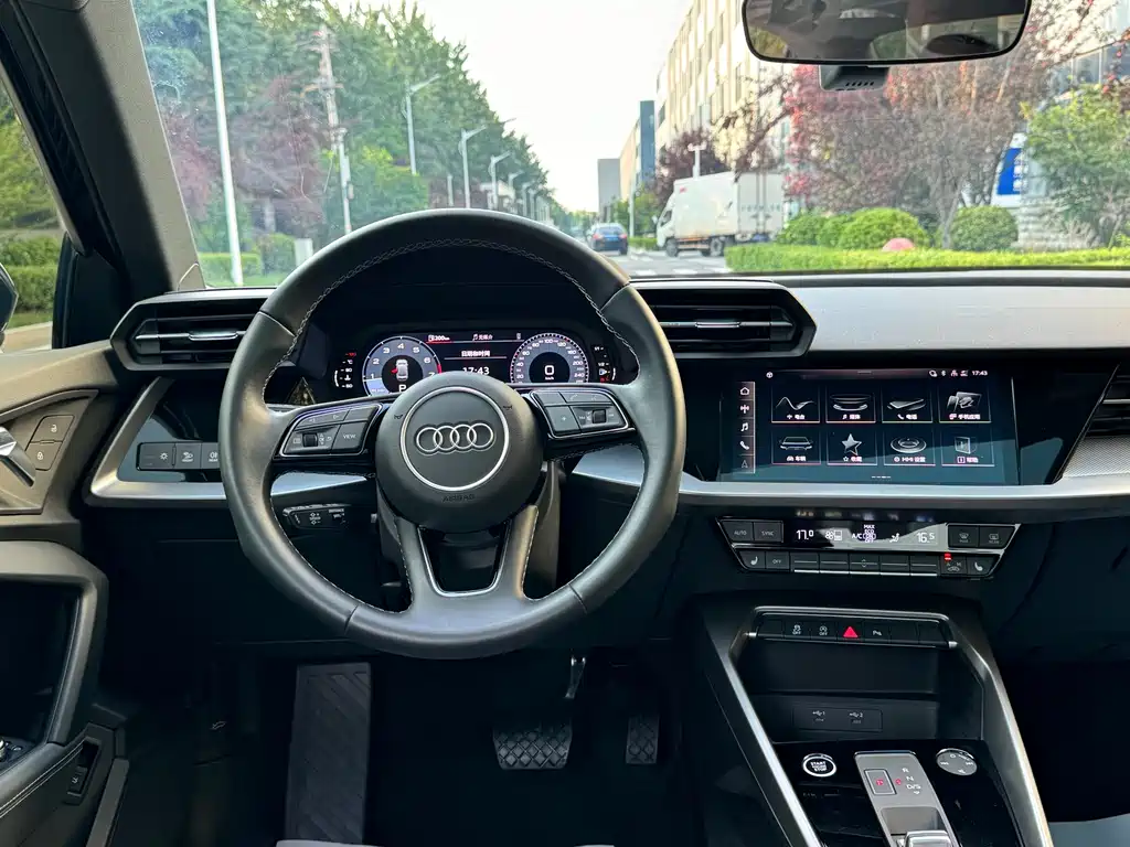 Audi A3 2023 — фото 14