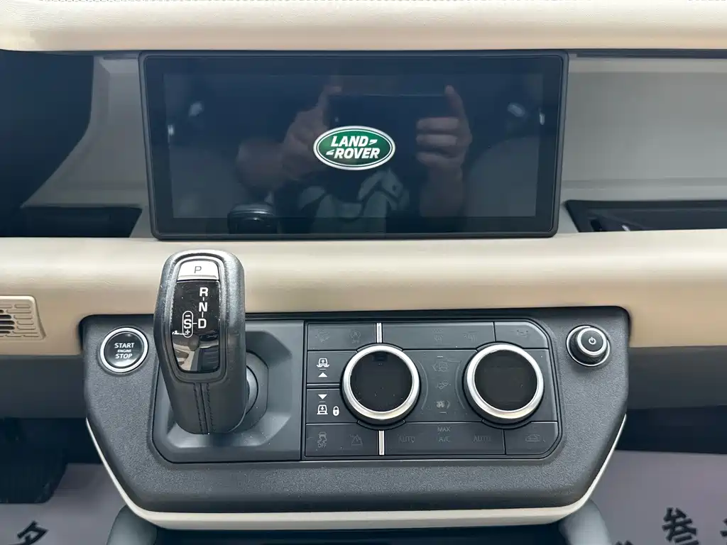 Land Rover Defender 2021 — фото 14