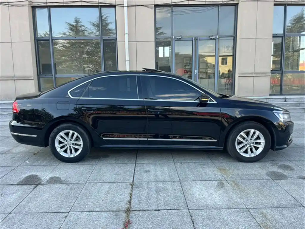 Volkswagen Passat 2017 — фото 20