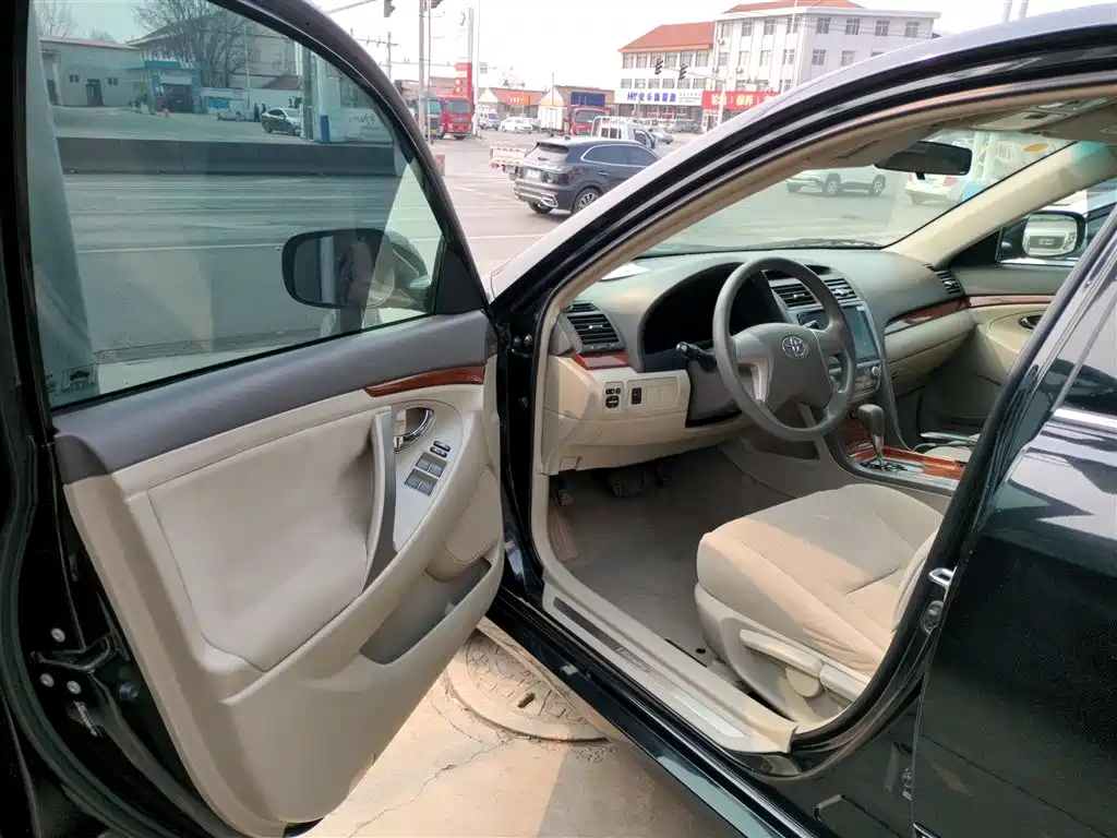 Toyota Camry 2014 — фото 17