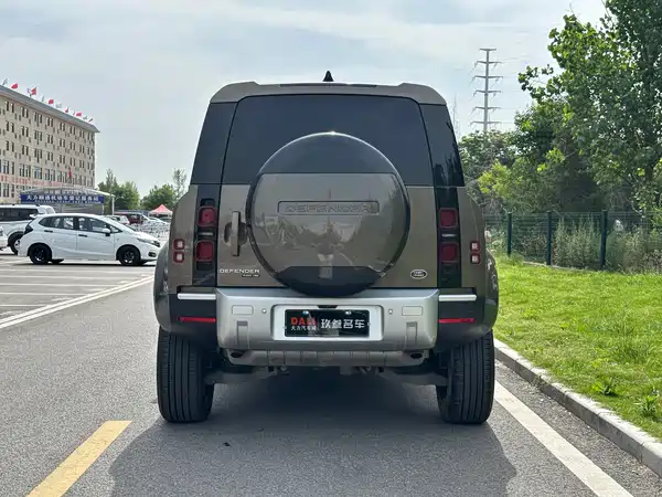 Land Rover Defender 2021