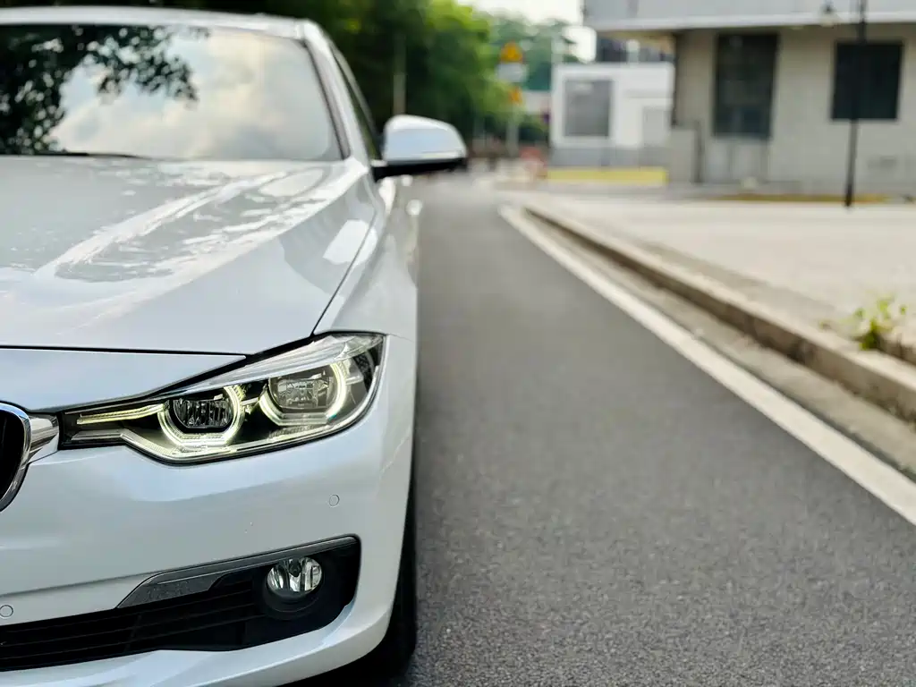 BMW 3 Series 2017 — фото 18