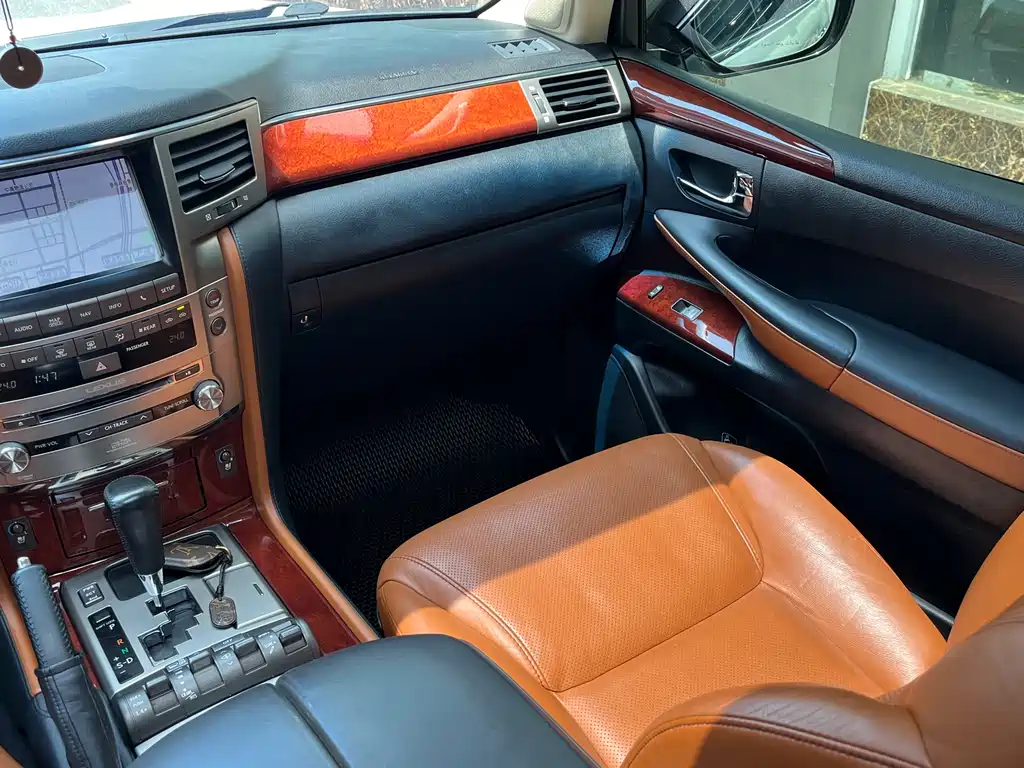 Lexus LX 2015 — фото 11
