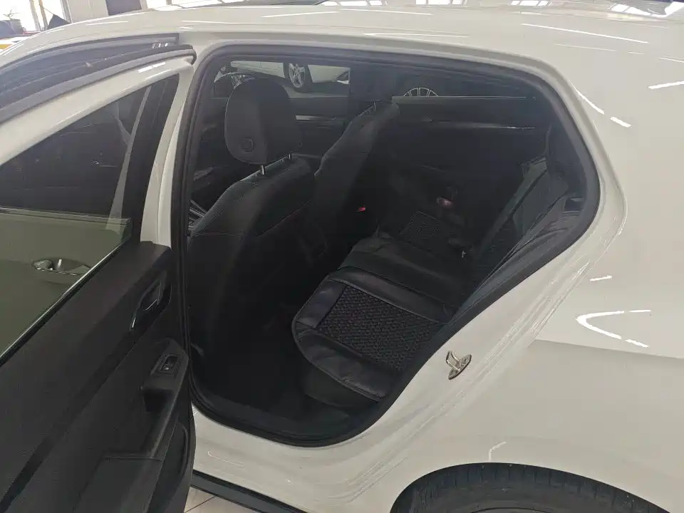 Volkswagen Golf 2025
