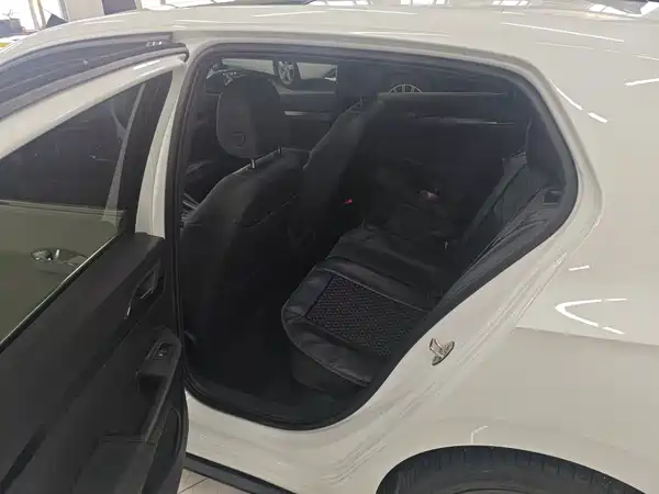 Volkswagen Golf 2025