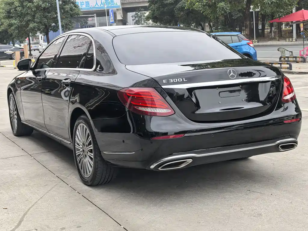 Mercedes-Benz E-Class 2019 — фото 12