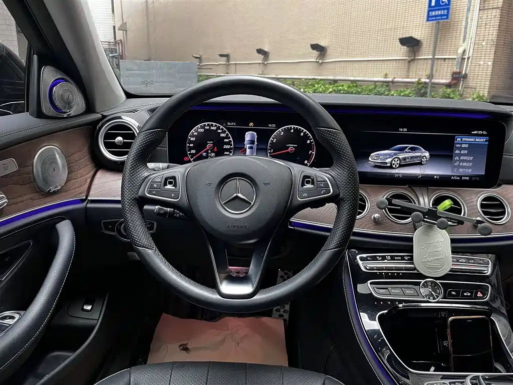 Mercedes-Benz E-Class 2016 — фото 13
