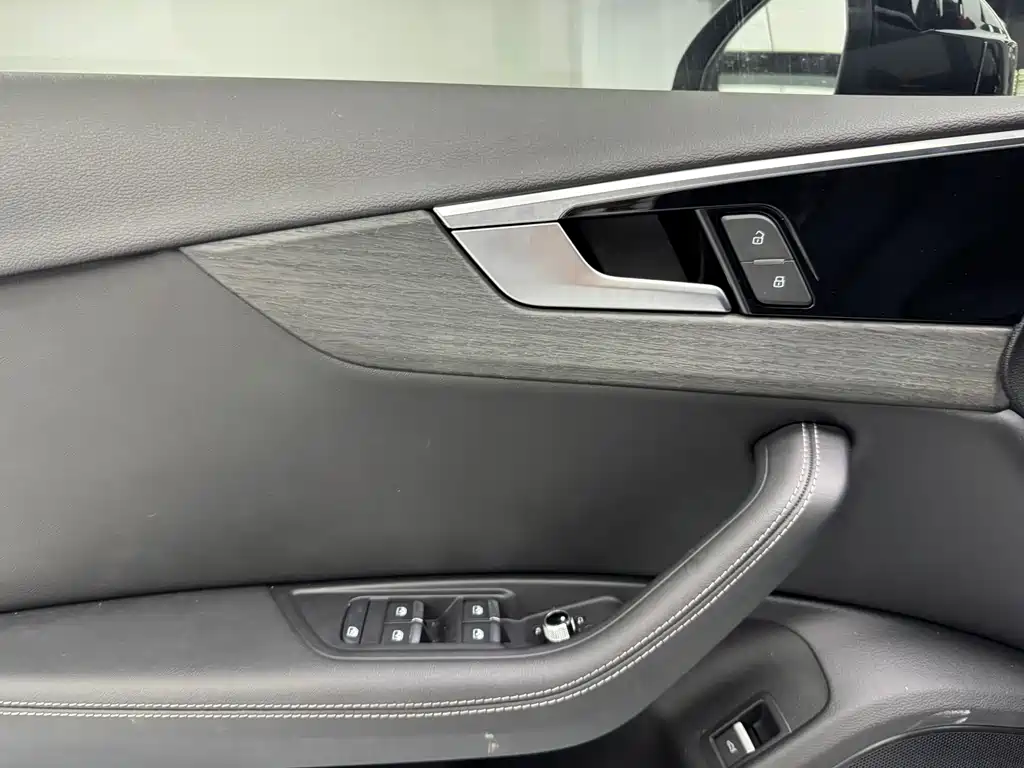 Audi A4L 2023 — фото 18