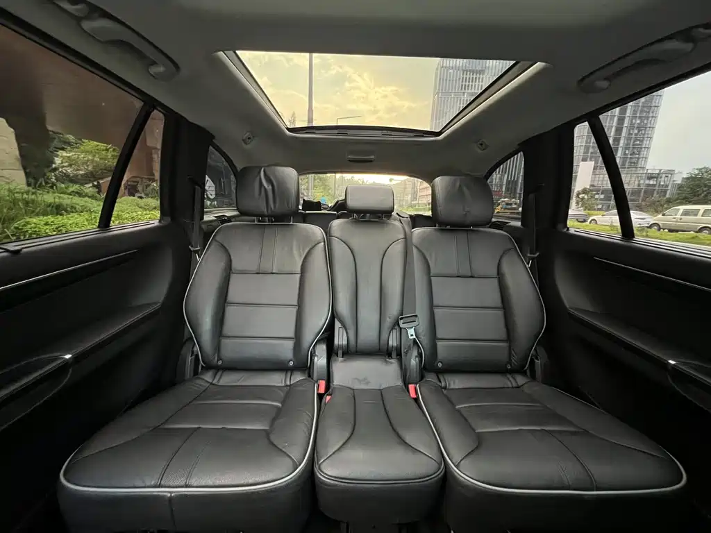 Mercedes-Benz R-Class 2017 — фото 17