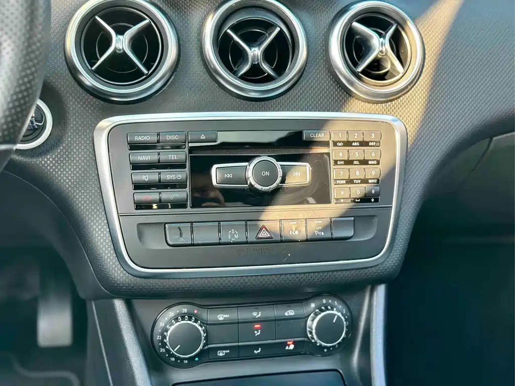Mercedes-Benz A-Class 2015 — фото 17
