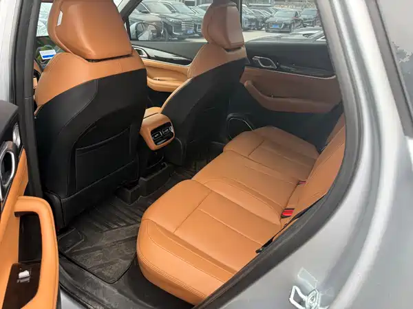 Geely Boyue L 2025