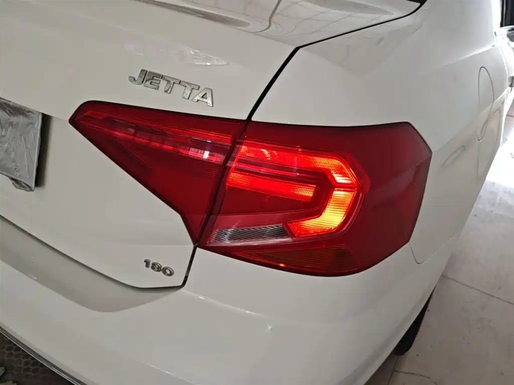Volkswagen Jetta 2018 — фото 8