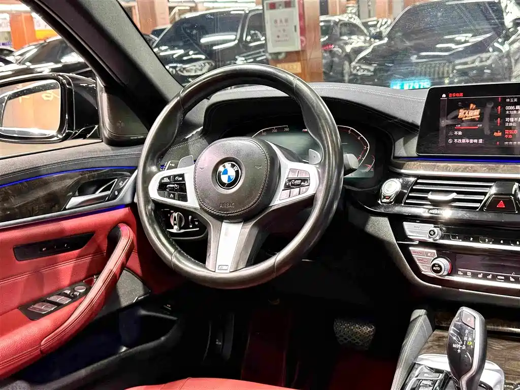 BMW 5 Series 2020 — фото 11