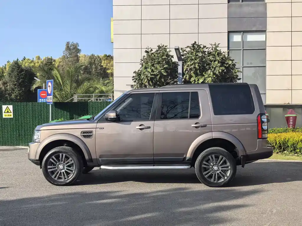 Land Rover Discovery 2017 — фото 10