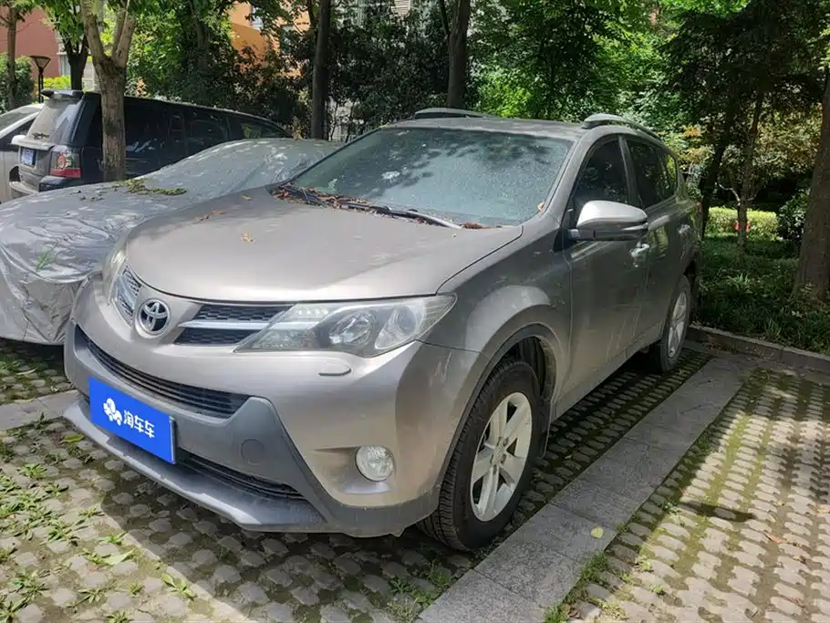 Toyota RAV4 2013 — фото 1