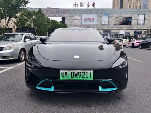 Xiaomi SU7 2025
