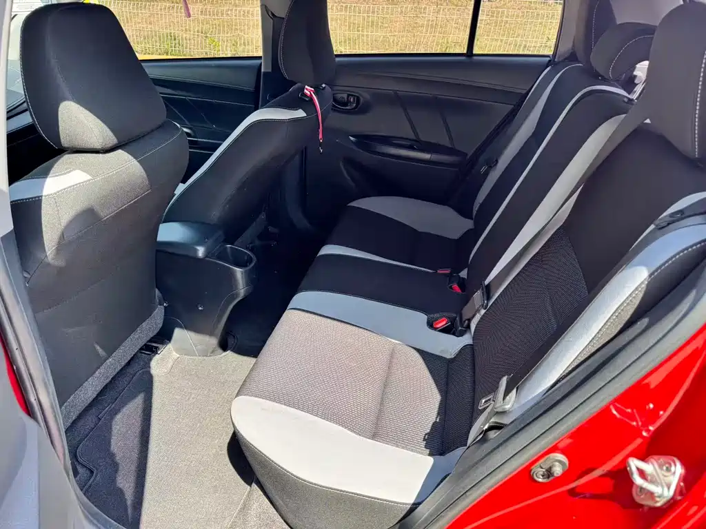 Toyota Yaris L 2020 — фото 7