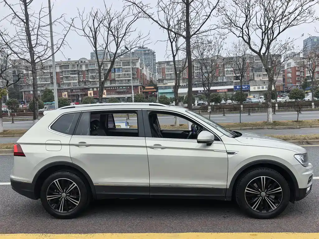 Volkswagen Tiguan L 2020 — фото 6