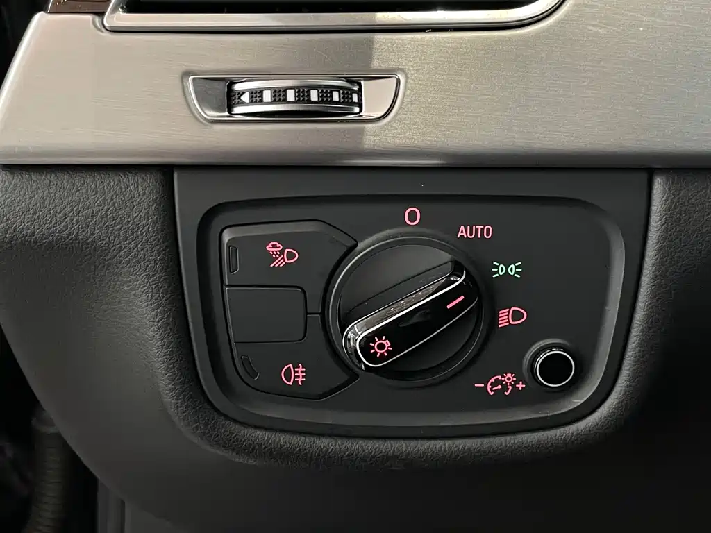 Audi A8 2015 — фото 23