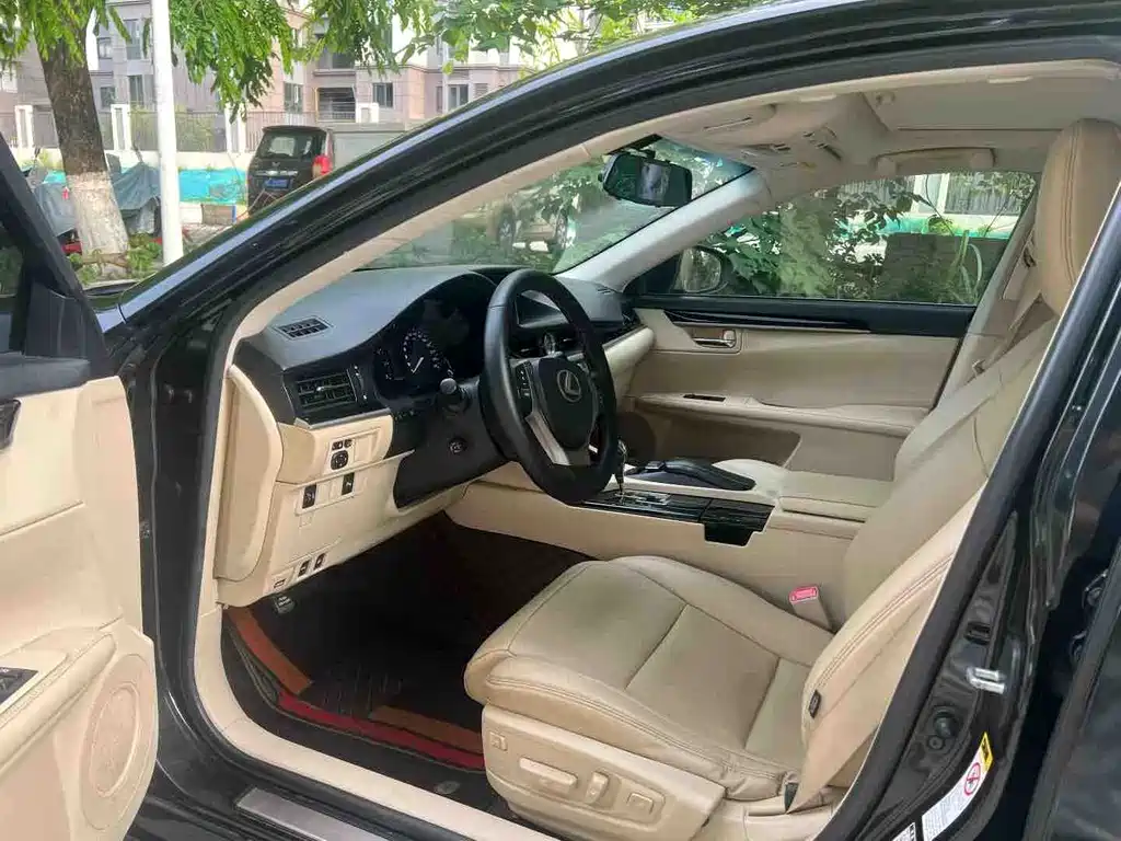 Lexus ES 2012