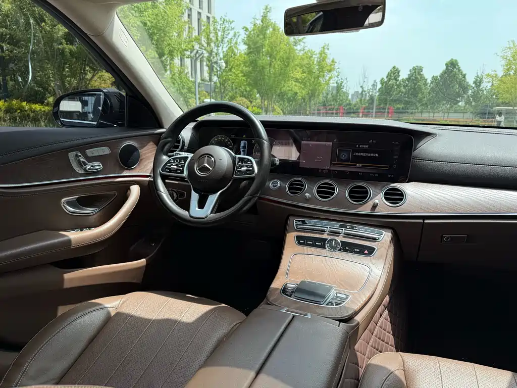 Mercedes-Benz E-Class 2020 — фото 18