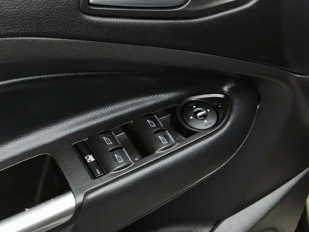 Ford Kuga 2014 — фото 9