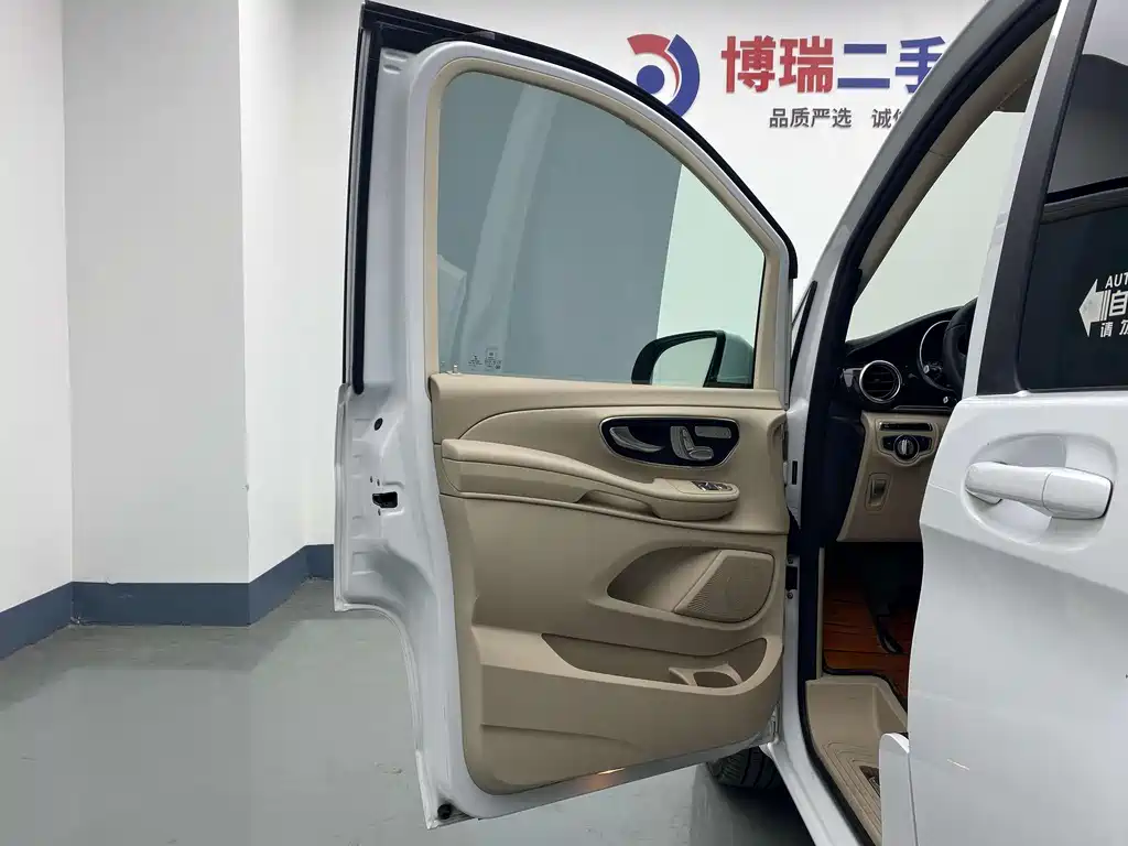 Mercedes-Benz V-Class 2016 — фото 14